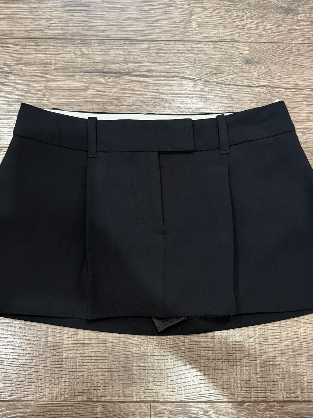 Aritzia Define Skort NWT